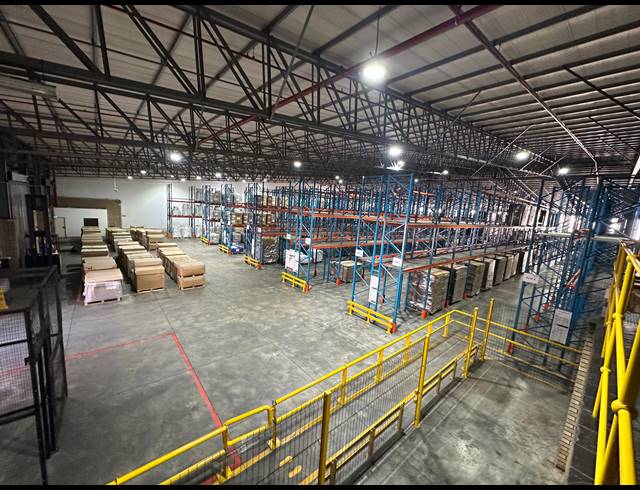 14,590M² WAREHOUSE TO LET IN NORTH RIDING